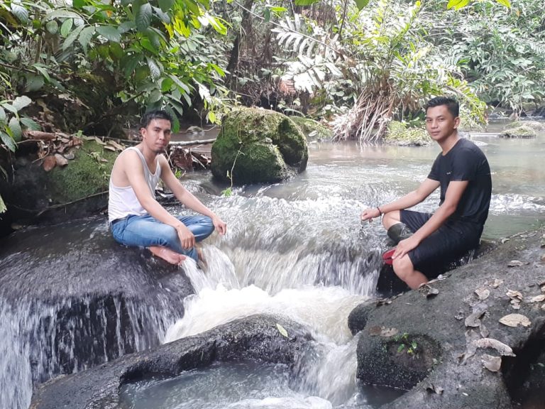 Air Terjun Puar Durian Amparan, Memanggil Bupati Ir .H mian Untuk Berkunjung. Tripika kecamatan Batiknau dan seluruh kades sukses kunjungi Air Terjun puar”