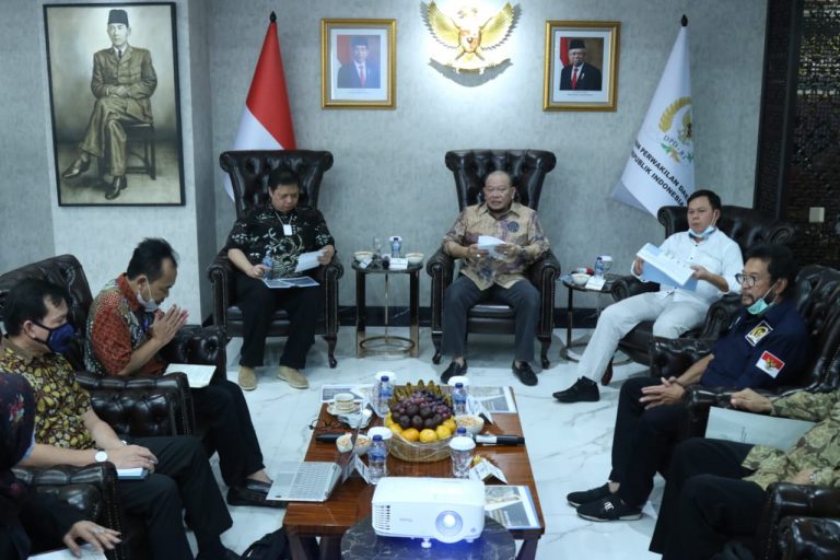 Rapat Kerja DPD dengan Menko Perekonomian.4 Komite DPD Kompak Tolak Sentralisasi di RUU Ciptakerja