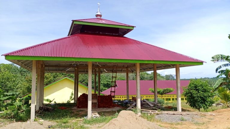 UPAYA MENINGKATKAN IMTAQ, SMKN 11 GIRI MUlYA BENGKULU UTARA RINTIS PEMBANGUNAN MUSHOLLA