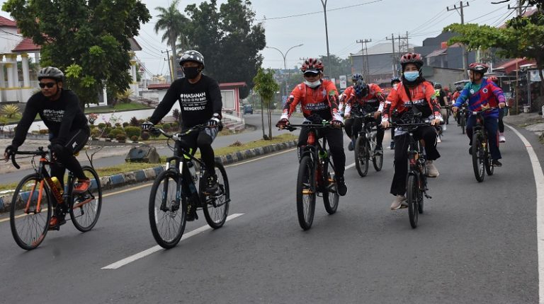 Bangun Persahabatan, Kakanwil Kemenag Gowes Sepeda Bareng, Kukuhkan SSKA