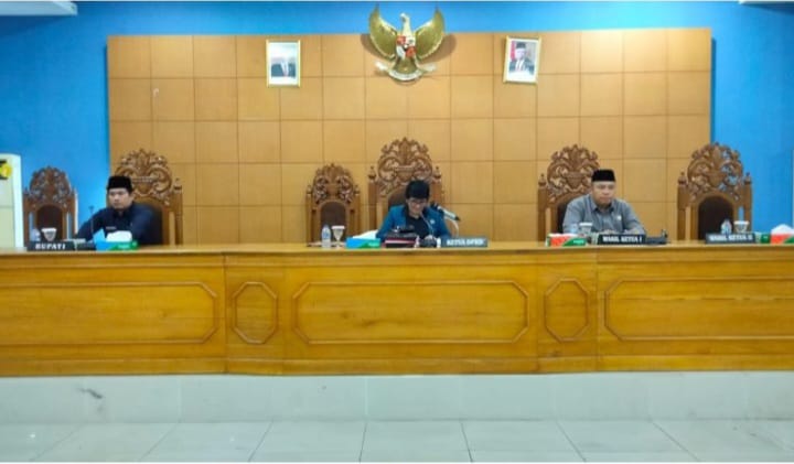 DPRD BU, Gelar Agenda Penyampaian Jawaban Pihak Eksekitif Terhadap R-APBD 2023