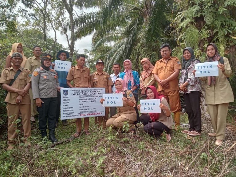 Desa Aur Gading Melakukan Titik Nol Pembukaan Badan Jalan