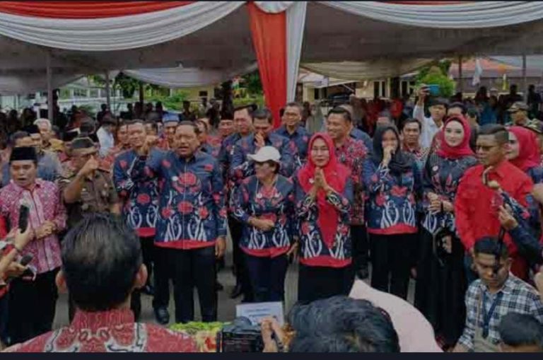 Meriah, Bupati Mian Buka Pekan Raya Daerah dalam Rangka HUT ke- 47 Kota Argamakmur