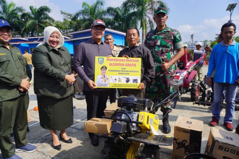 Bantuan Alsintan dari Gubernur Rohidin: Kelompok Tani Seluma Siap Tingkatkan Hasil Pertanian