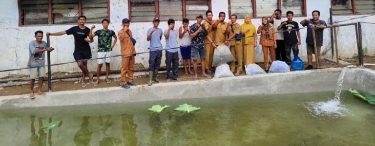 Pemdes Lebong Tandai Tabur Benih Ikan Ketahanan Pangan Hewani